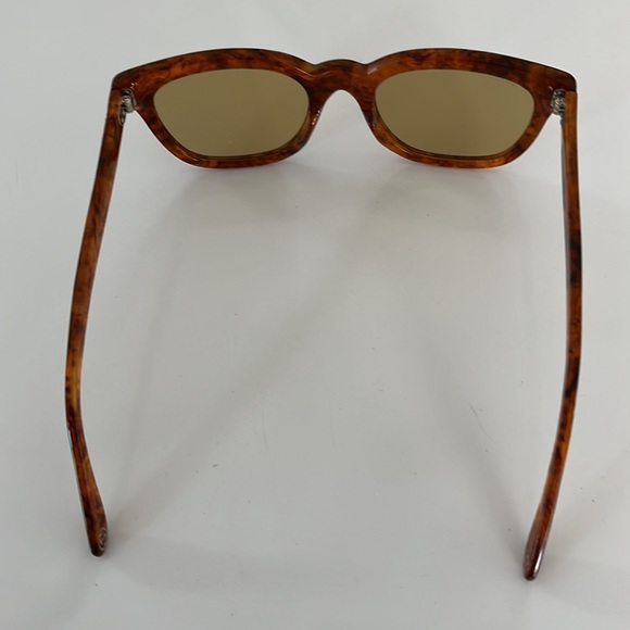 HP 🎉- Gucci Mens sunglasses , GG0571S Havana - Picture 4 of 11